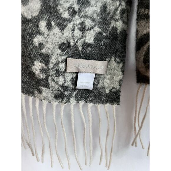 Nordstrom 100% Cashmere Scarf Reversible White Gray Lightweight Women Fringe EUC - Picture 6 of 6